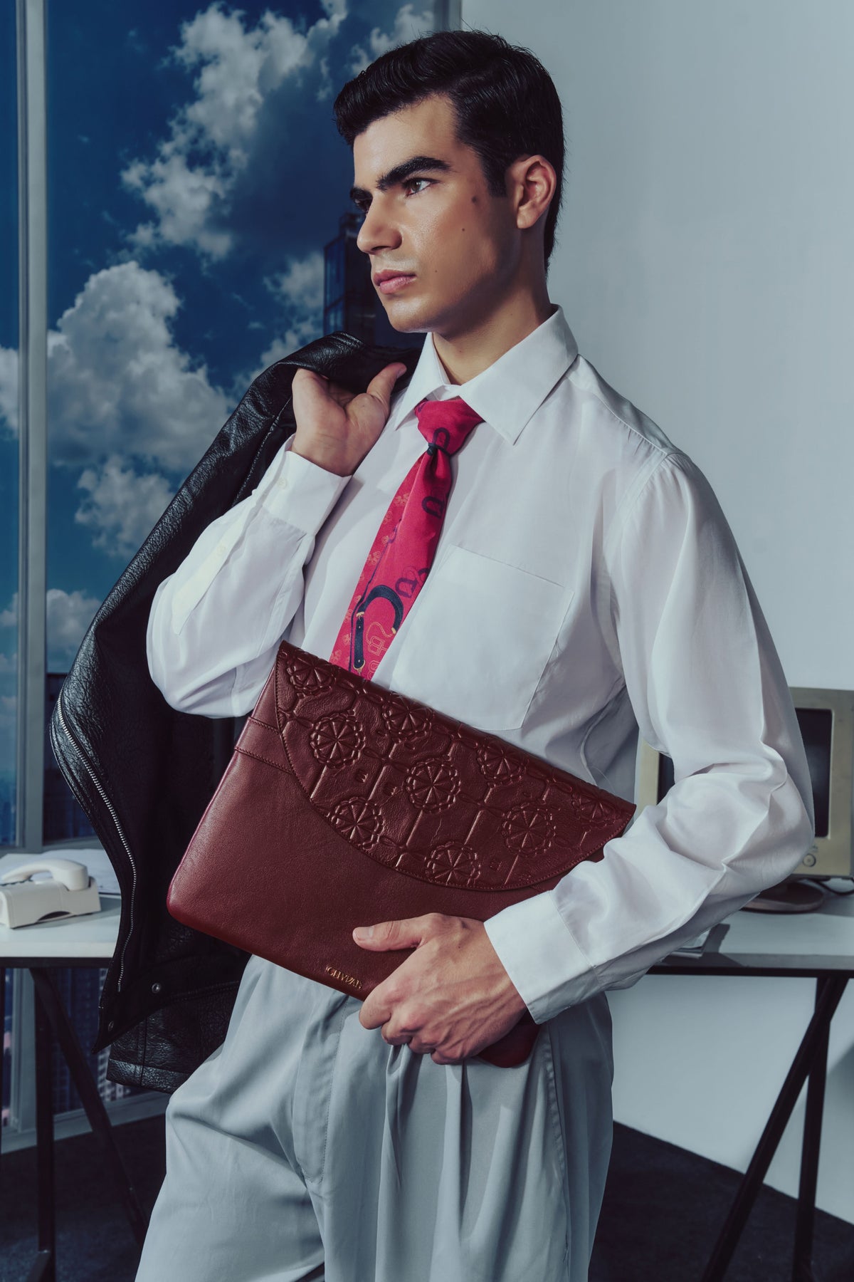 The Tokyo Sleeve - Maroon